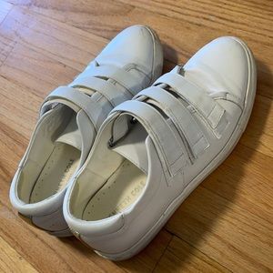 Kenneth Cole white super cute sneaker